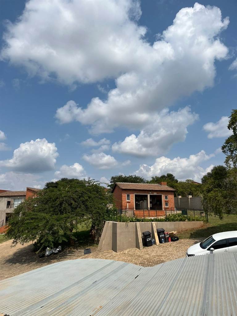 2 Bed Apartment in Ruimsig AH photo number 1