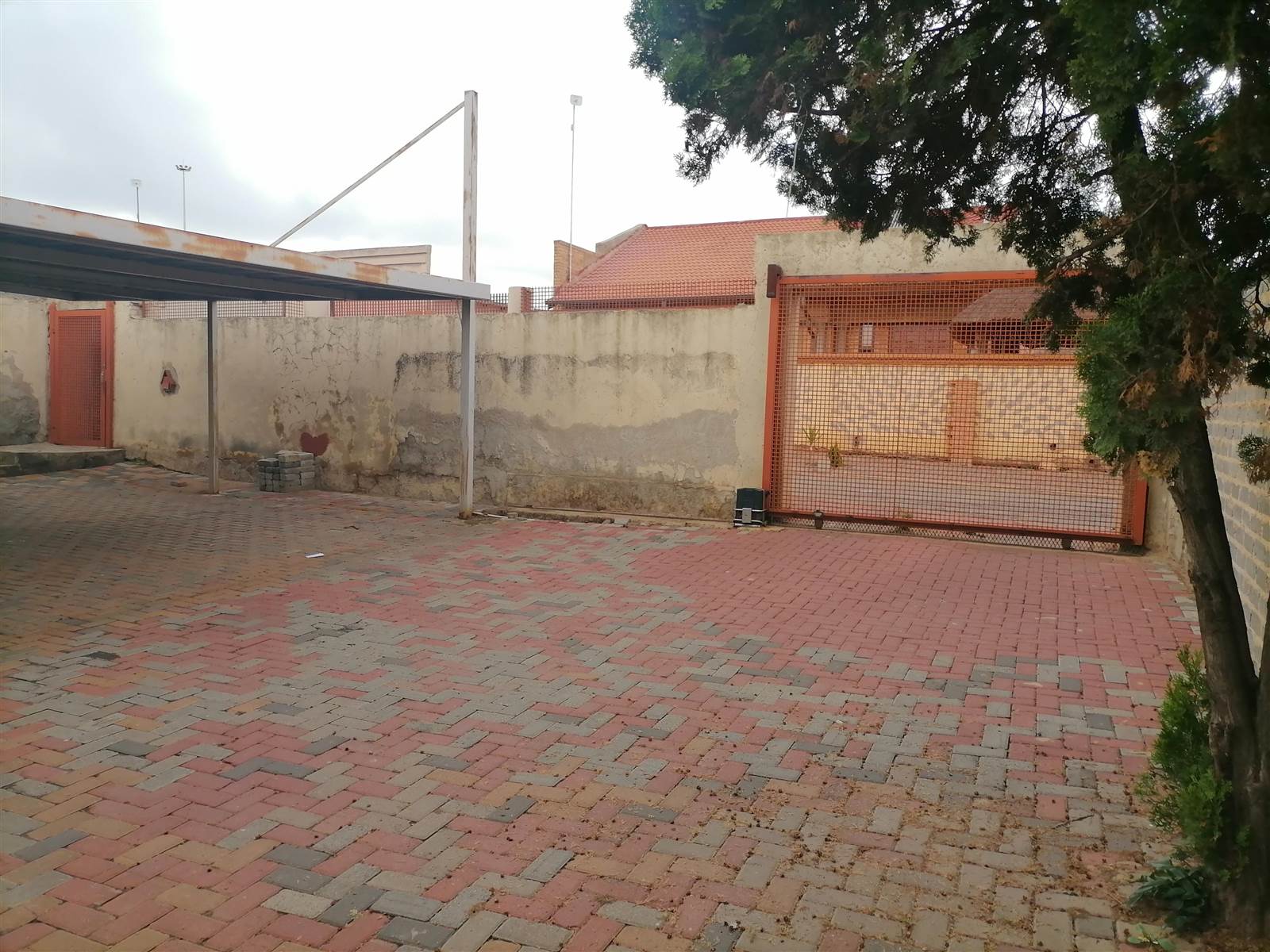 5 Bed House in Tembisa photo number 3