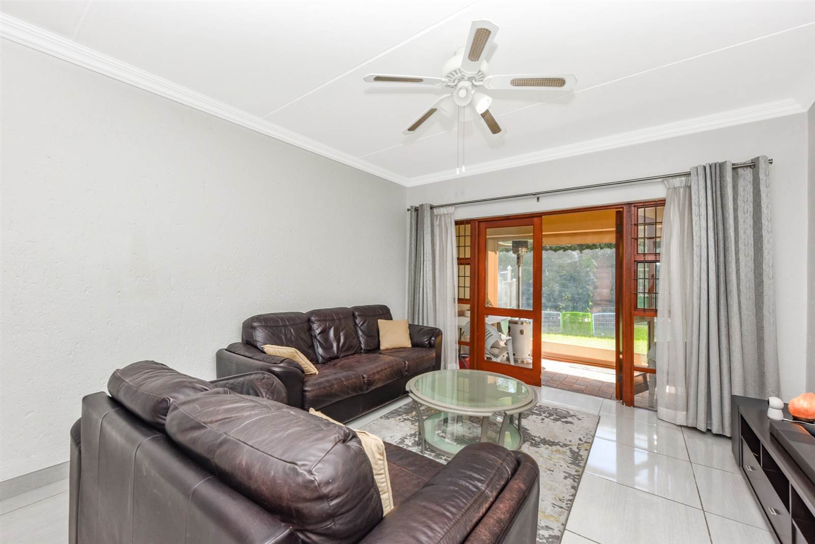 3 Bed Apartment in Douglasdale photo number 15