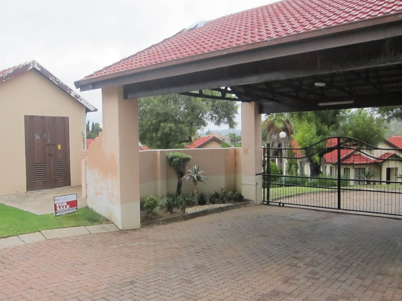 2 Bed Townhouse in Meredale photo number 30