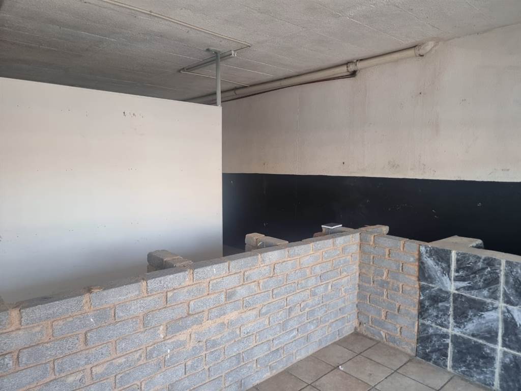 160  m² Commercial space in Benoni Central photo number 3