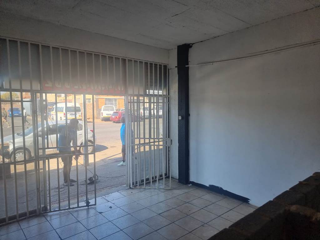 160  m² Commercial space in Benoni Central photo number 2