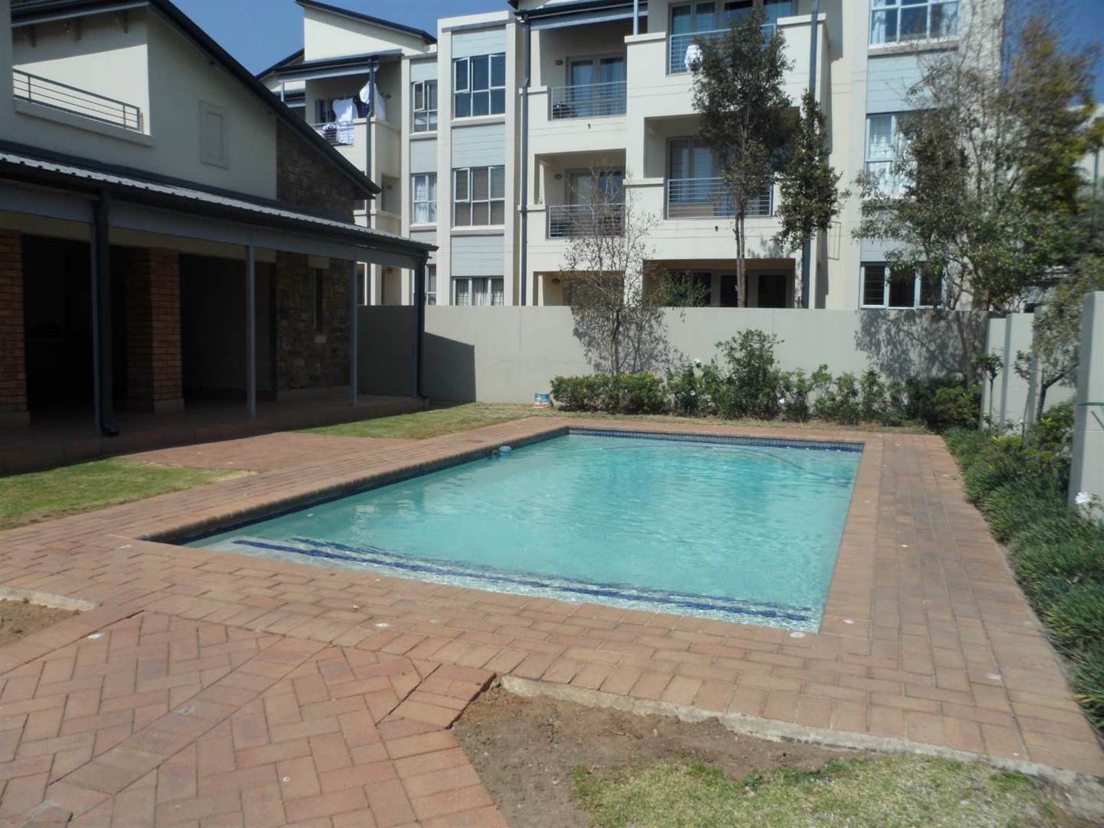 1 Bed Apartment in Parktown North photo number 12