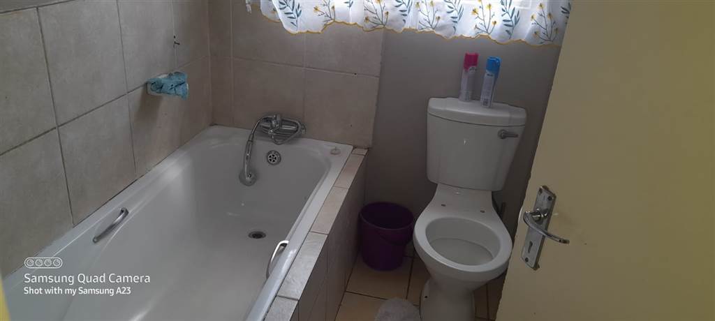 2 Bed Flat in Duvha Park photo number 10