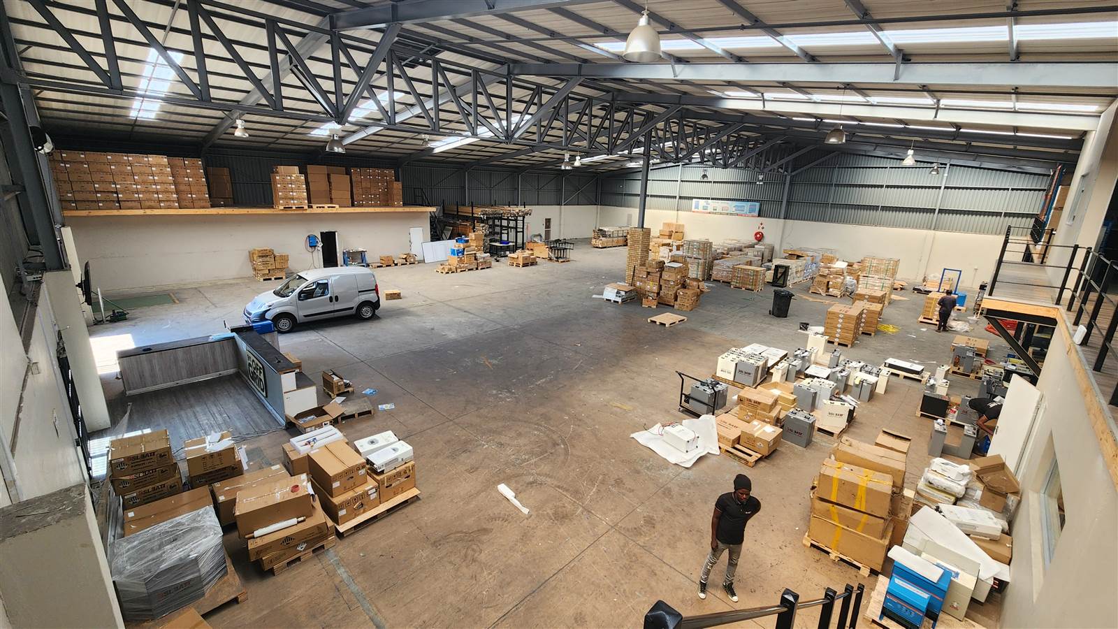 1984  m² Industrial space in North Riding photo number 2