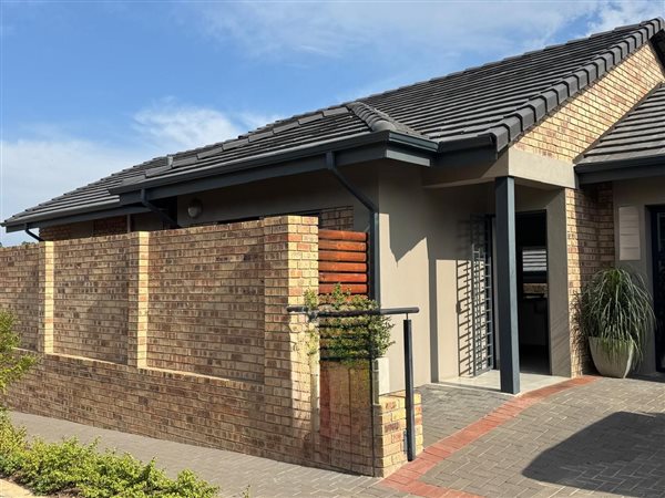 2 Bedroom Simplex 2 Bedroom Simplex