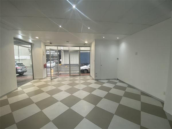 112  m² Commercial space