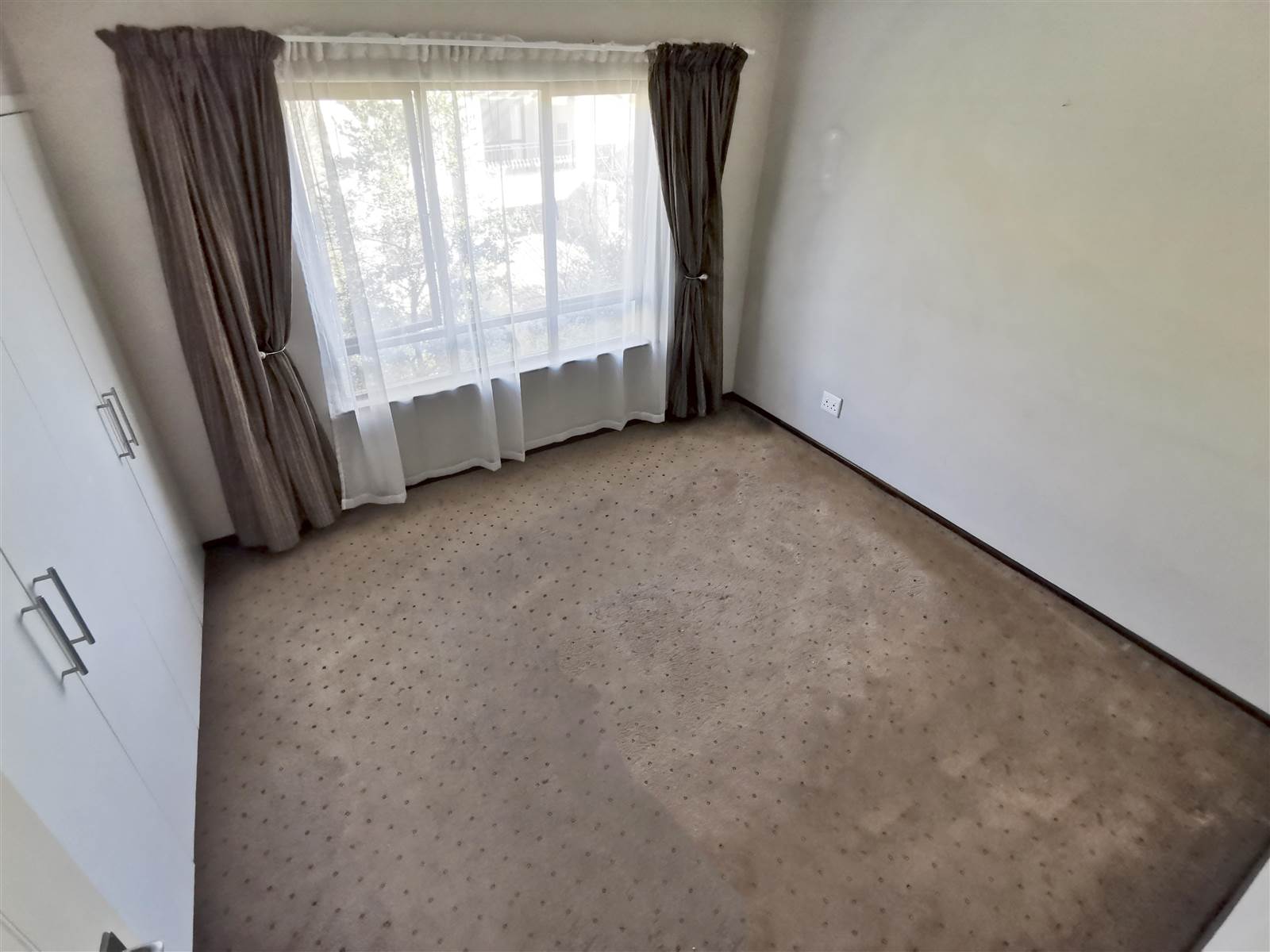 2 Bed Apartment in Douglasdale photo number 9