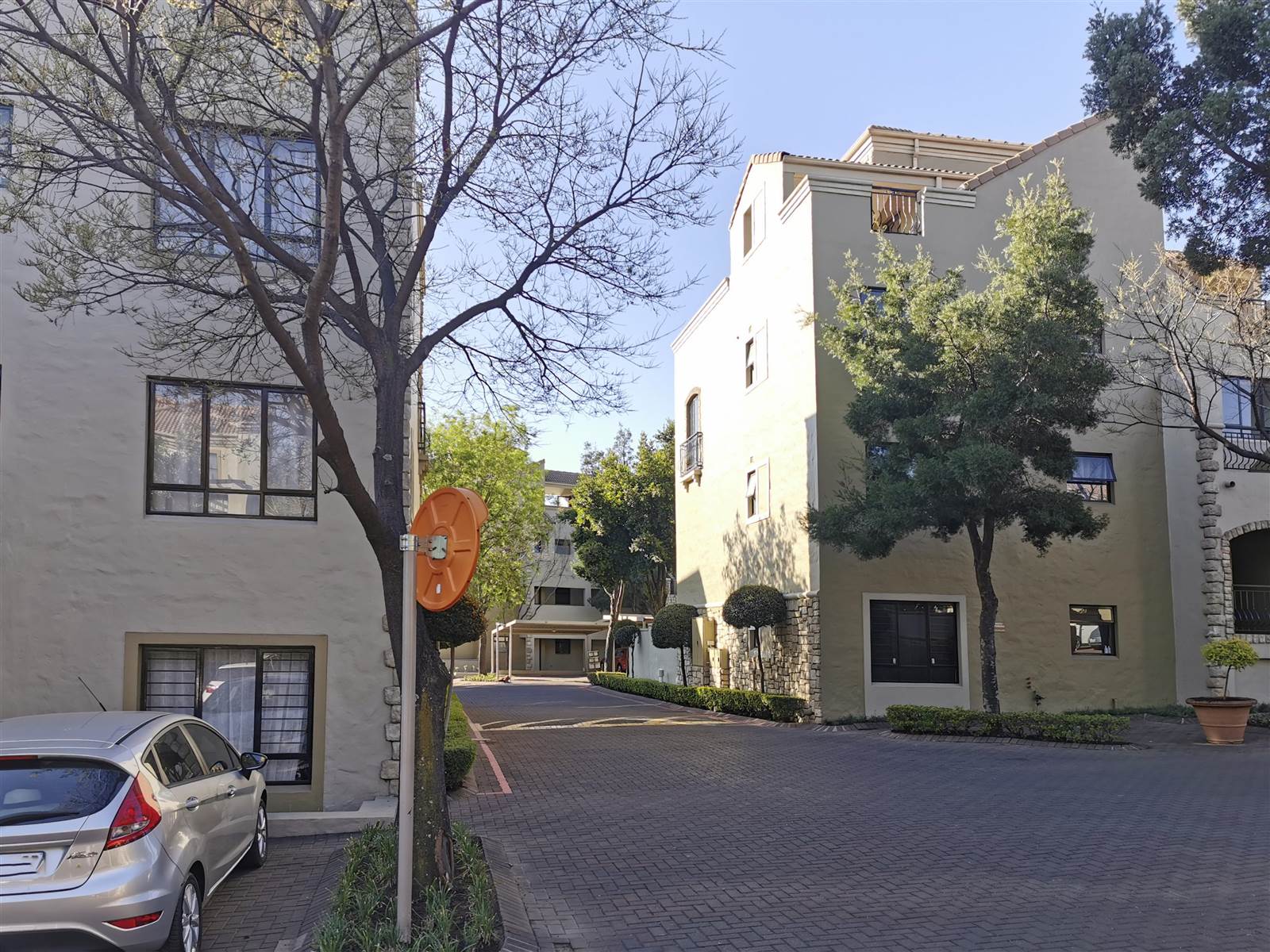 2 Bed Apartment in Douglasdale photo number 23
