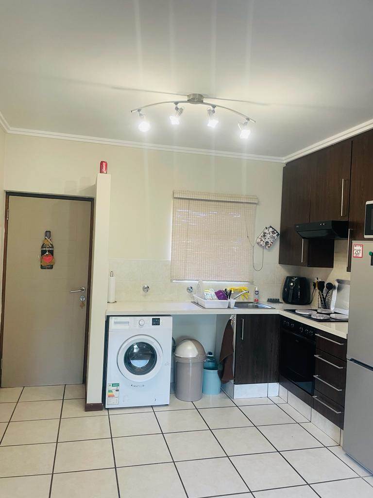 1 Bed Apartment in Fourways photo number 4