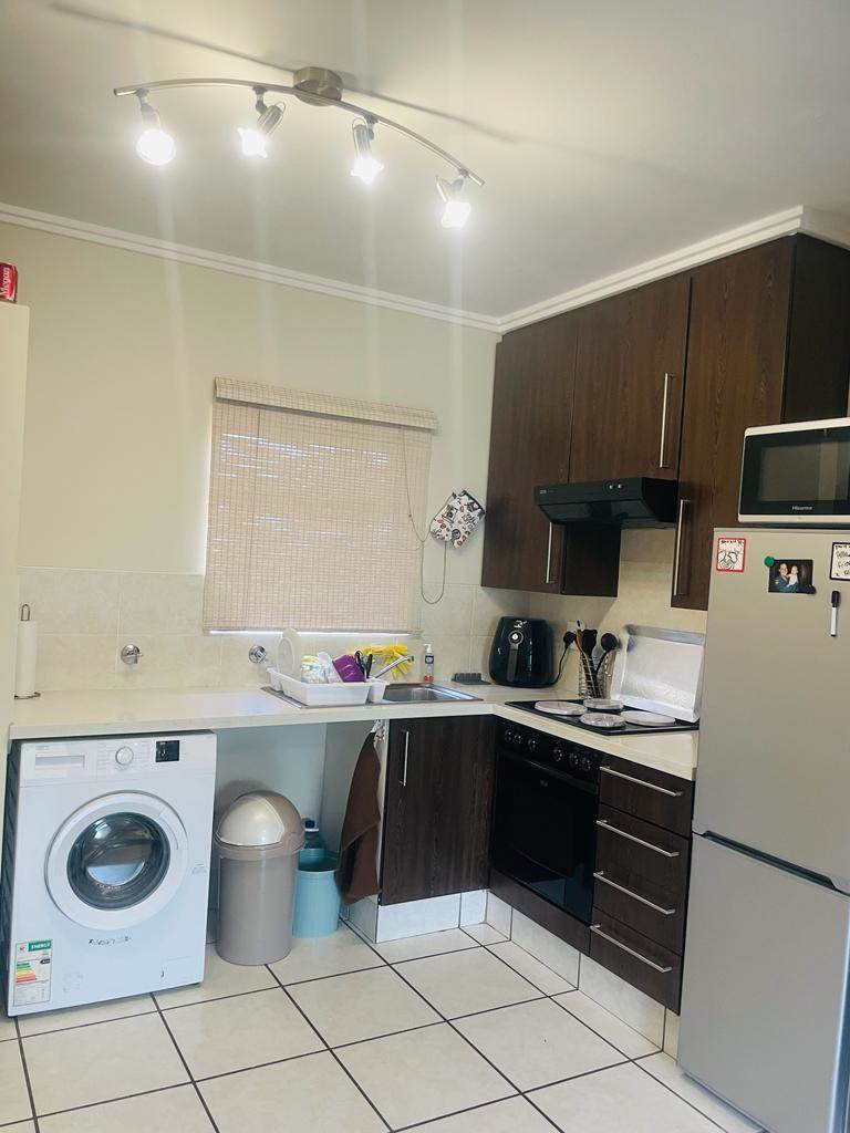 1 Bed Apartment in Fourways photo number 3