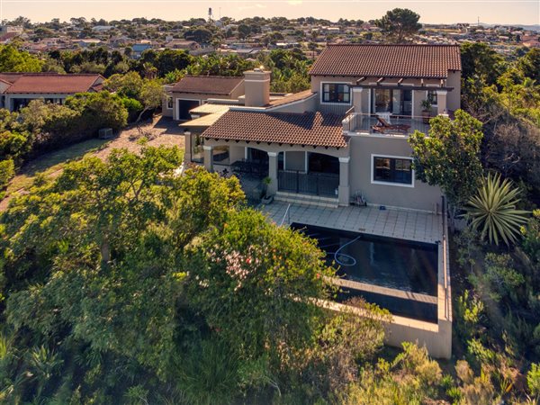 4 Bedroom House 4 Bedroom House
