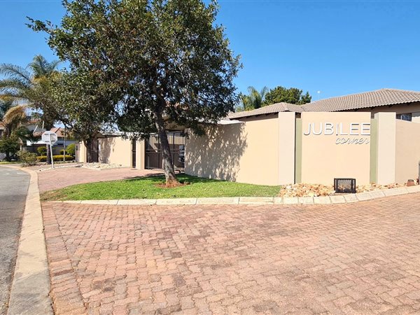 3 Bedroom Townhouse 3 Bedroom Townhouse
