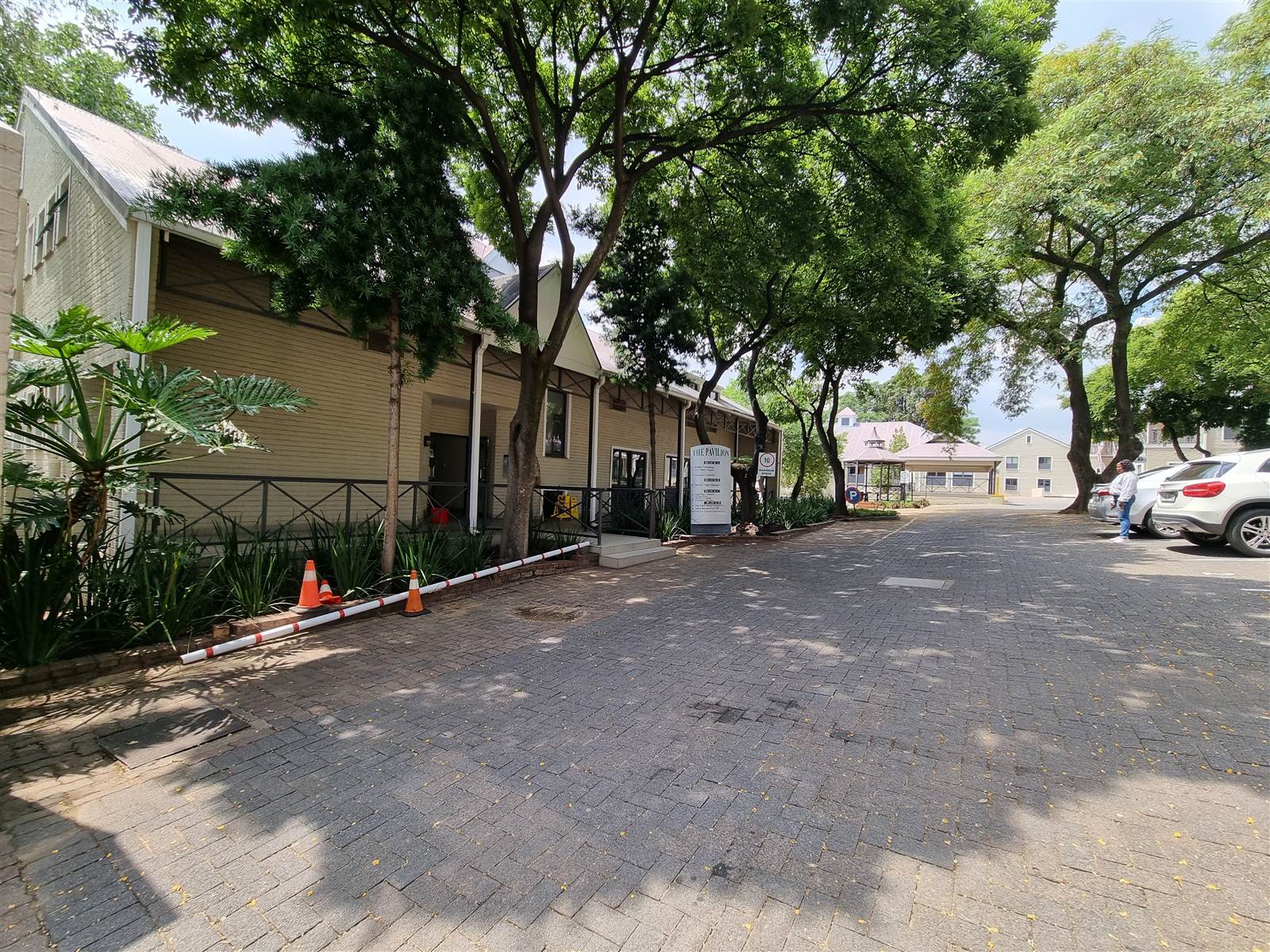 125  m² Commercial space in Rivonia photo number 1