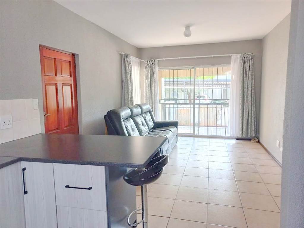 3 Bed Apartment in Roodepoort Central photo number 6