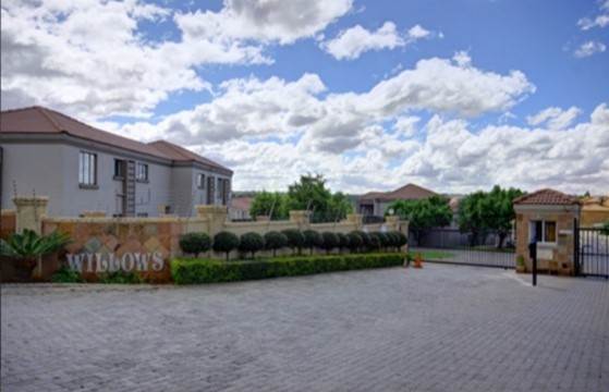 3 Bed Apartment in Roodepoort Central photo number 1