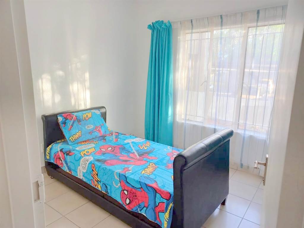 3 Bed Apartment in Roodepoort Central photo number 11