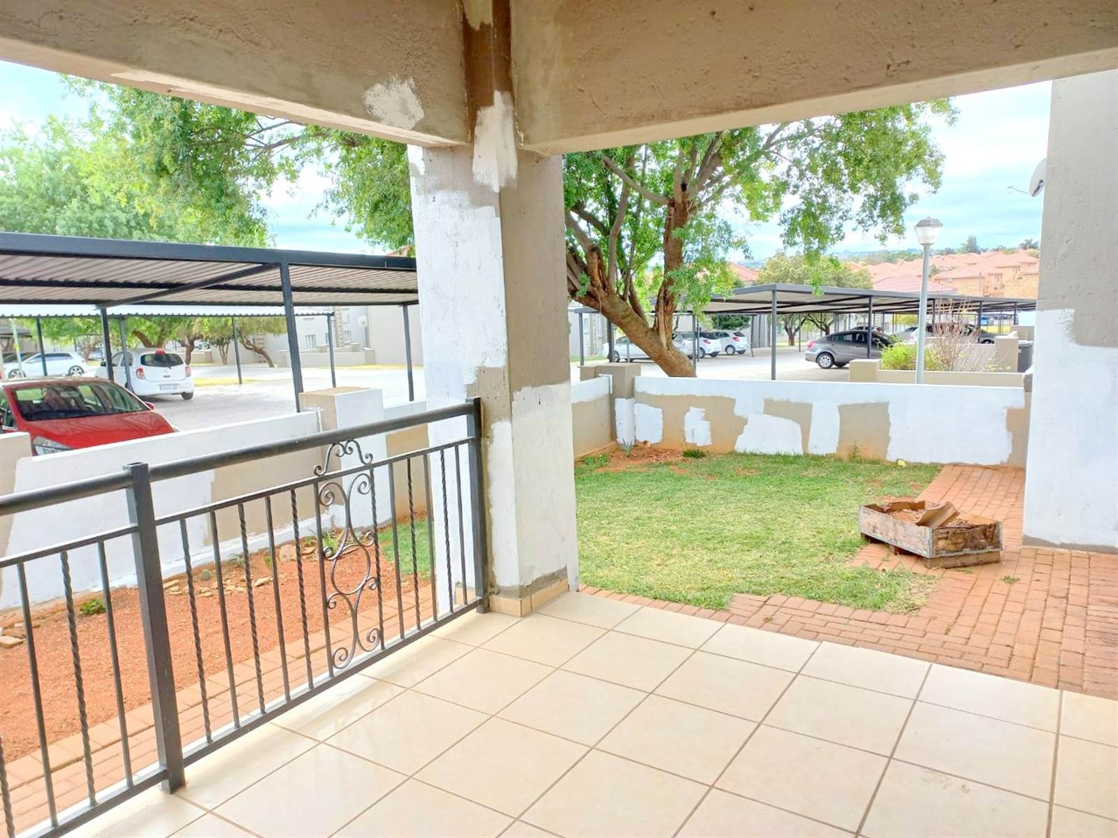 3 Bed Apartment in Roodepoort Central photo number 2