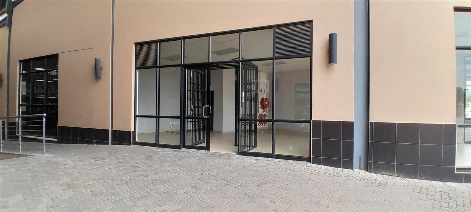 110  m² Commercial space in Waterval East photo number 2