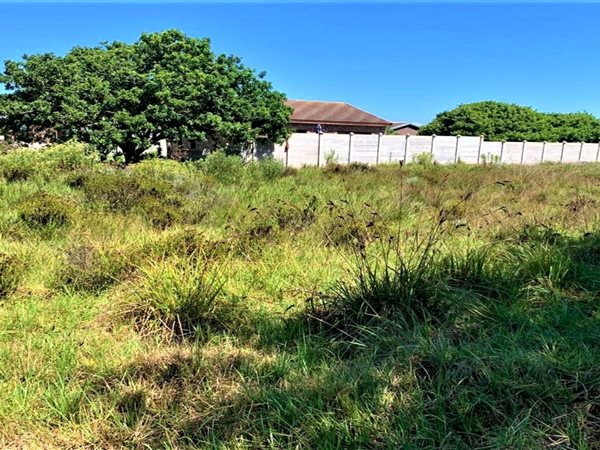 748 m² Land