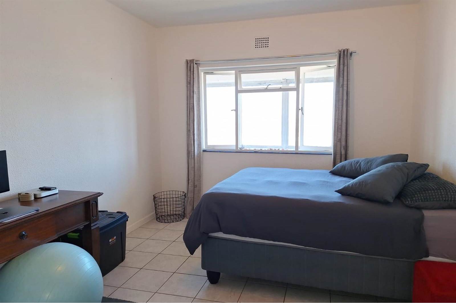 1 Bed Apartment in Bloubergstrand photo number 17