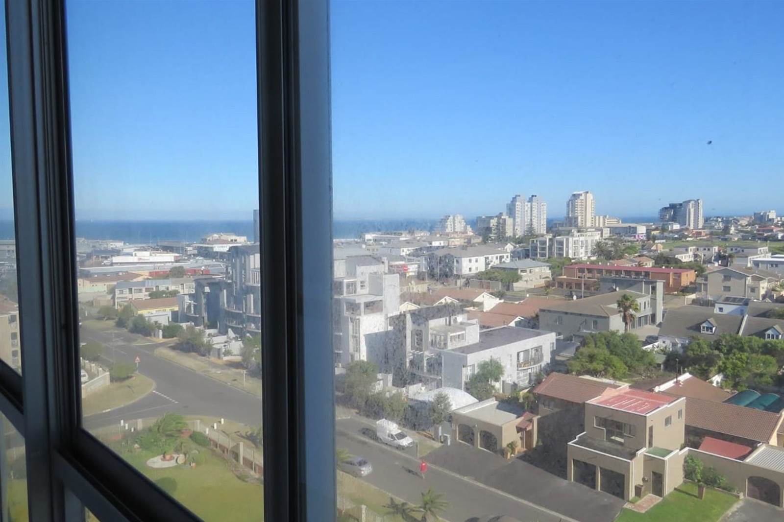 1 Bed Apartment in Bloubergstrand photo number 23
