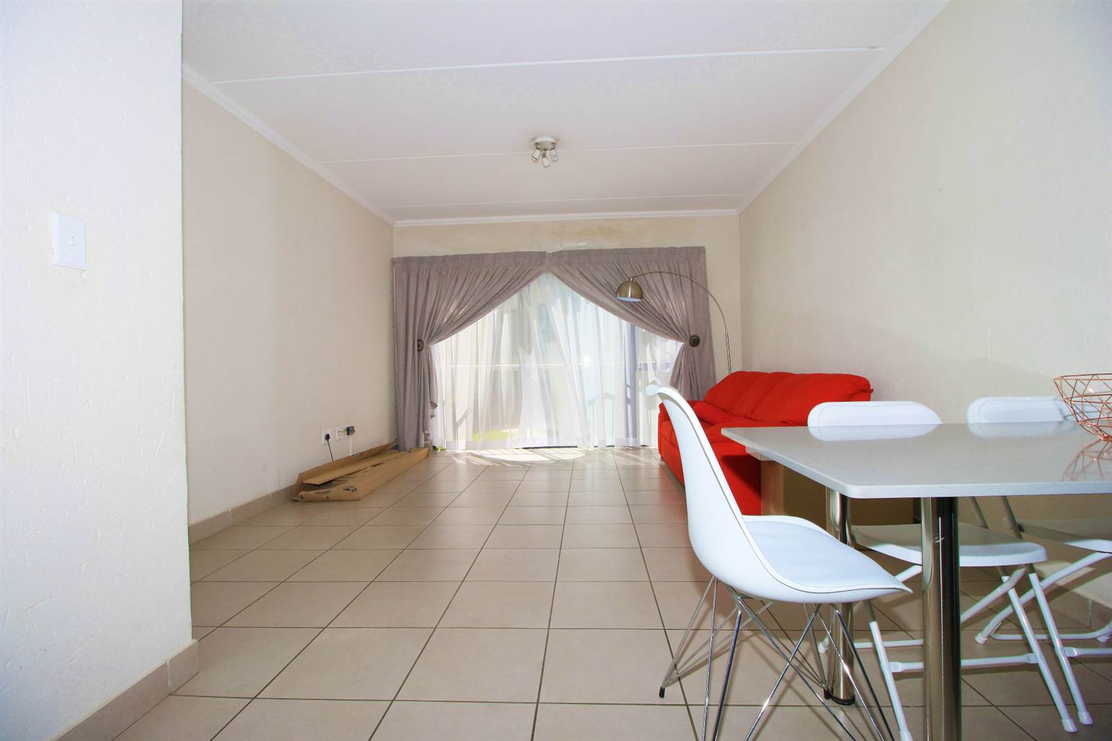 2 Bed Apartment in Fourways photo number 4