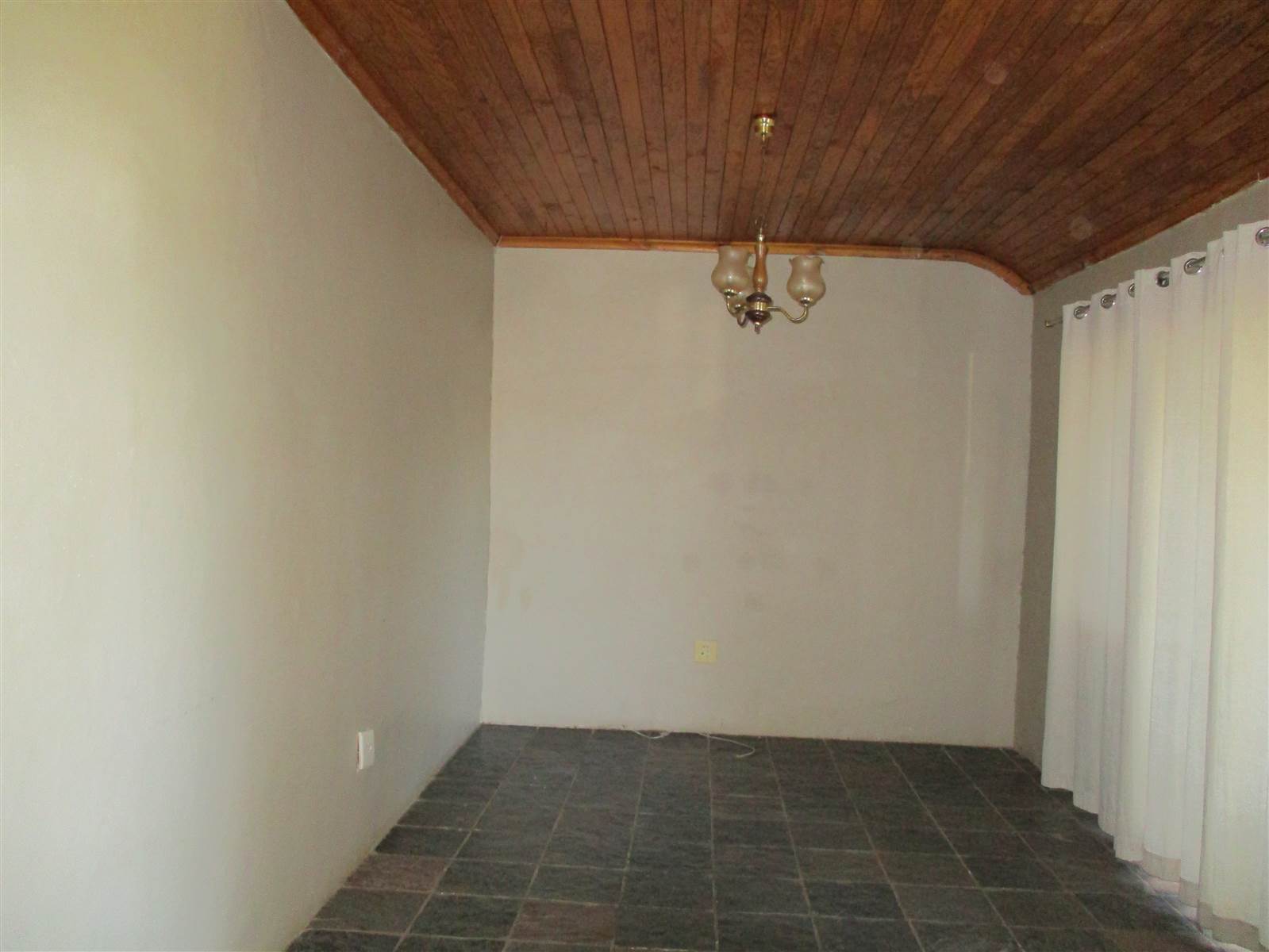 5 Bed House in Graaff Reinet photo number 11