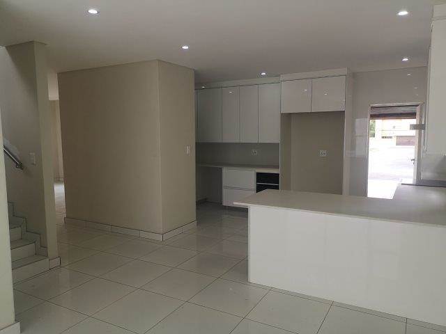3 Bed House in Broadacres photo number 3