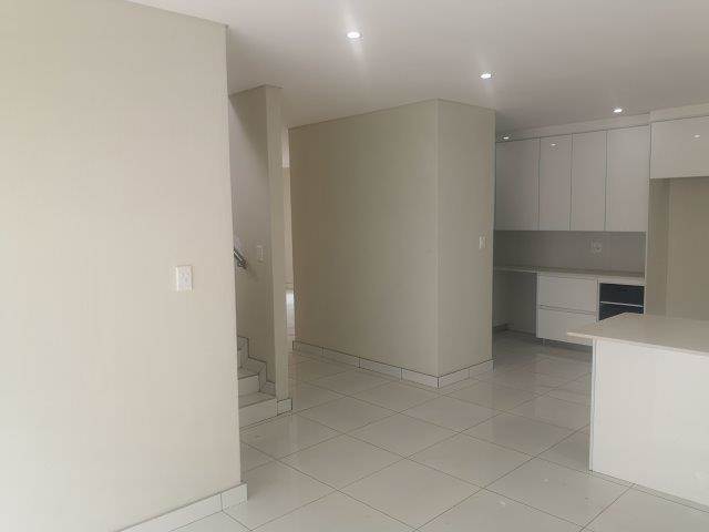 3 Bed House in Broadacres photo number 4