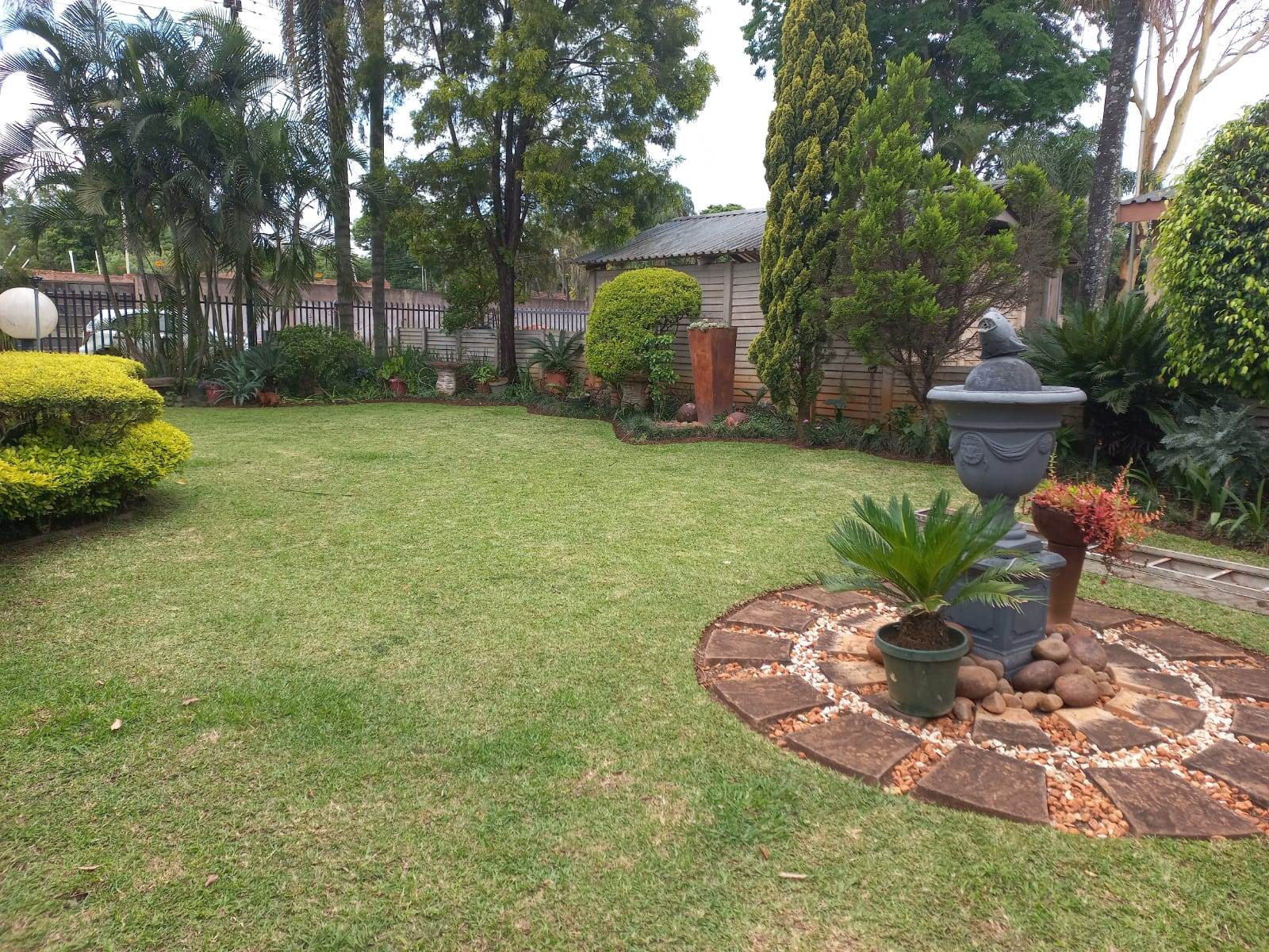 6 Bed House in Louis Trichardt photo number 3