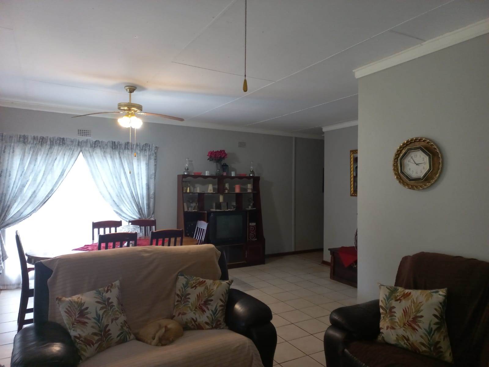 6 Bed House in Louis Trichardt photo number 6