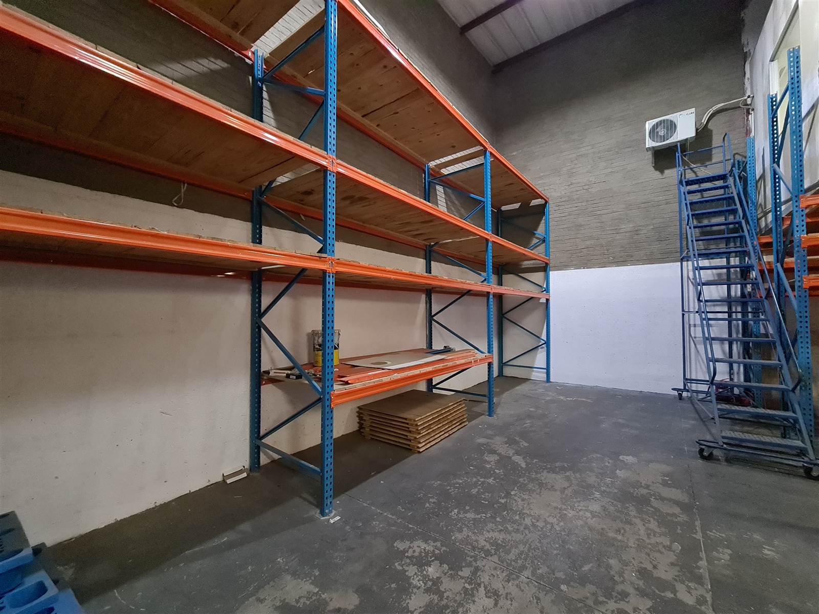 252  m² Industrial space in Eastgate photo number 2