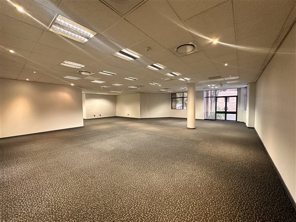 345  m² Commercial space