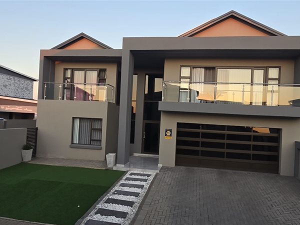 4 Bedroom House 4 Bedroom House