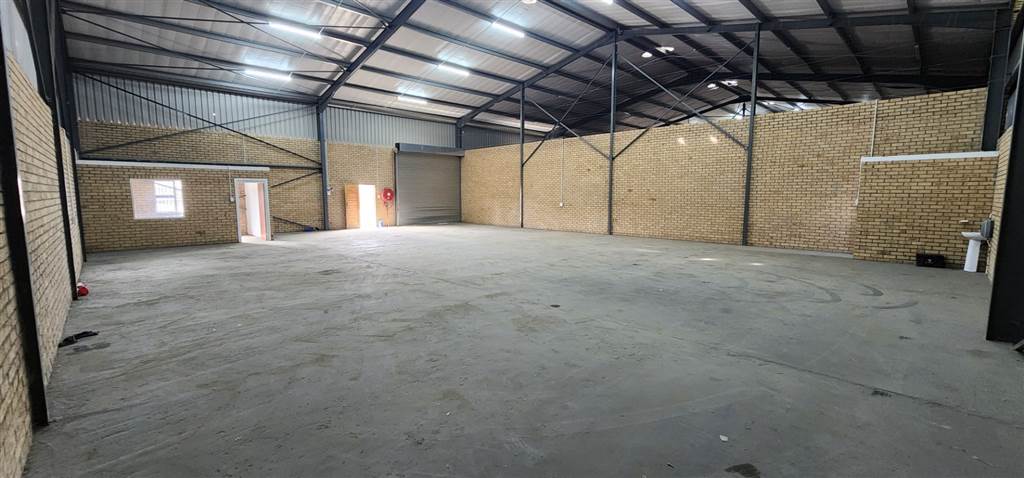 300  m² Commercial space in King Williams Town photo number 4