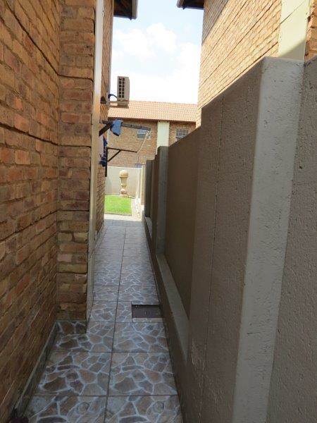 3 Bed Townhouse in Annlin photo number 4