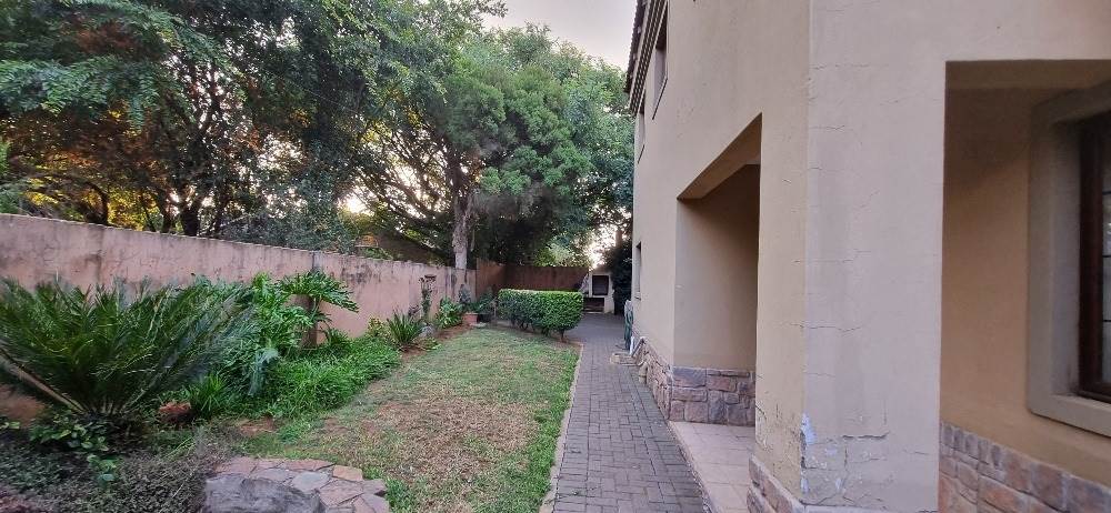 3 Bed Townhouse in Lydenburg photo number 25