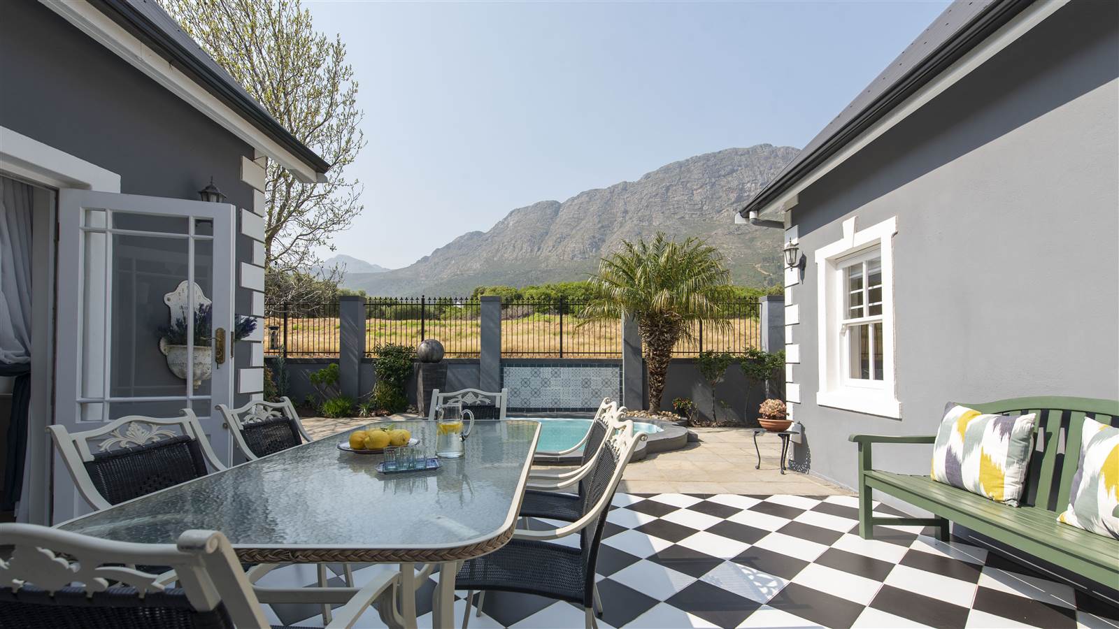 6 Bed House in Franschhoek photo number 3