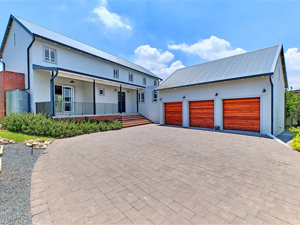 5 Bed House in Waterfall Country Estate