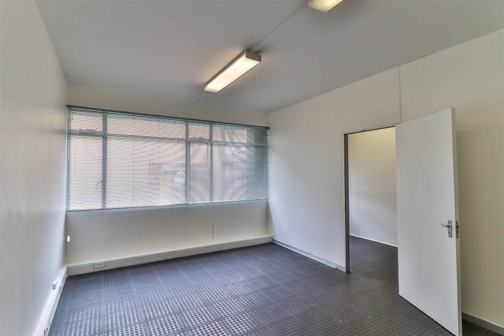 130  m² Office Space in Norwood photo number 14