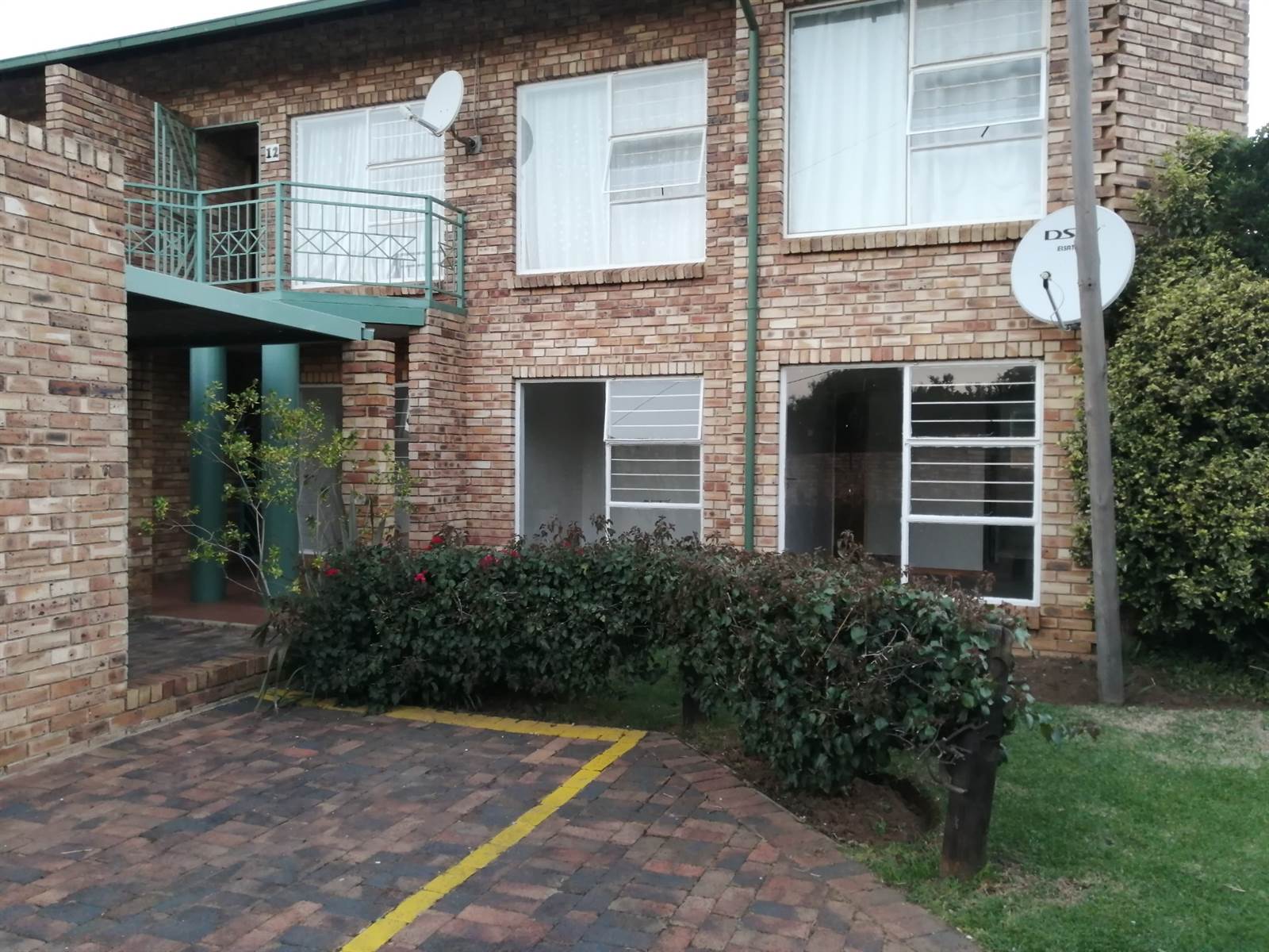 2 Bed Townhouse in Ontdekkers Park photo number 2