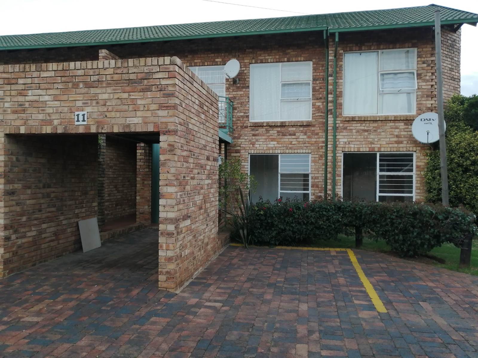 2 Bed Townhouse in Ontdekkers Park photo number 3