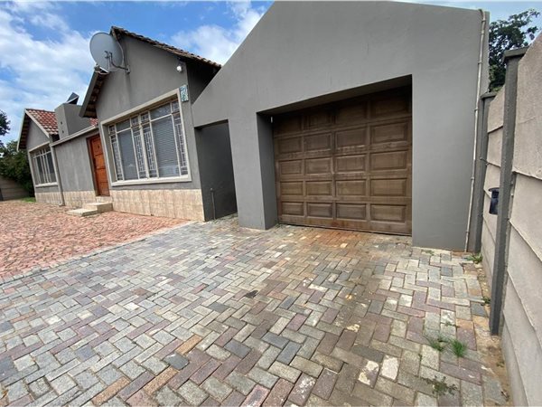 4 Bedroom House 4 Bedroom House