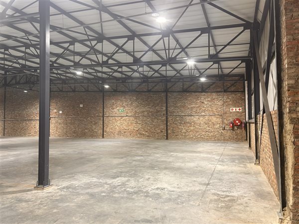 832 m² Industrial space 832 m² Industrial space