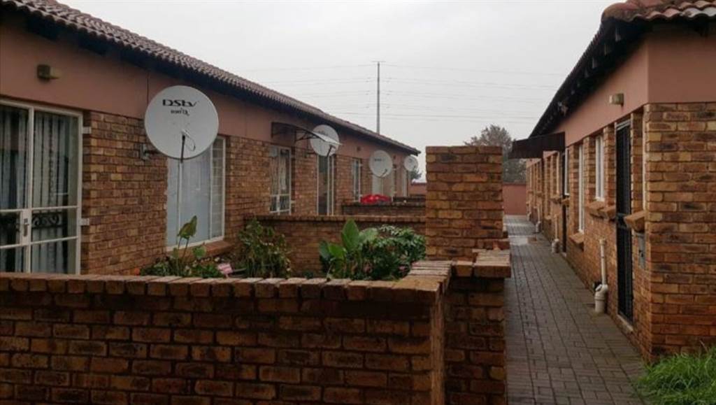 2 Bed Simplex in Vaalpark photo number 1