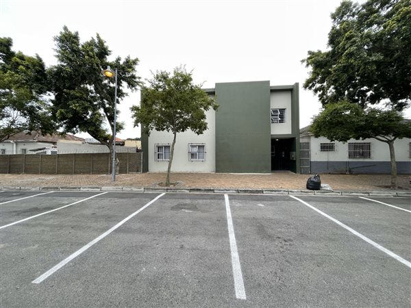 7 Bed Apartment in Parow Central