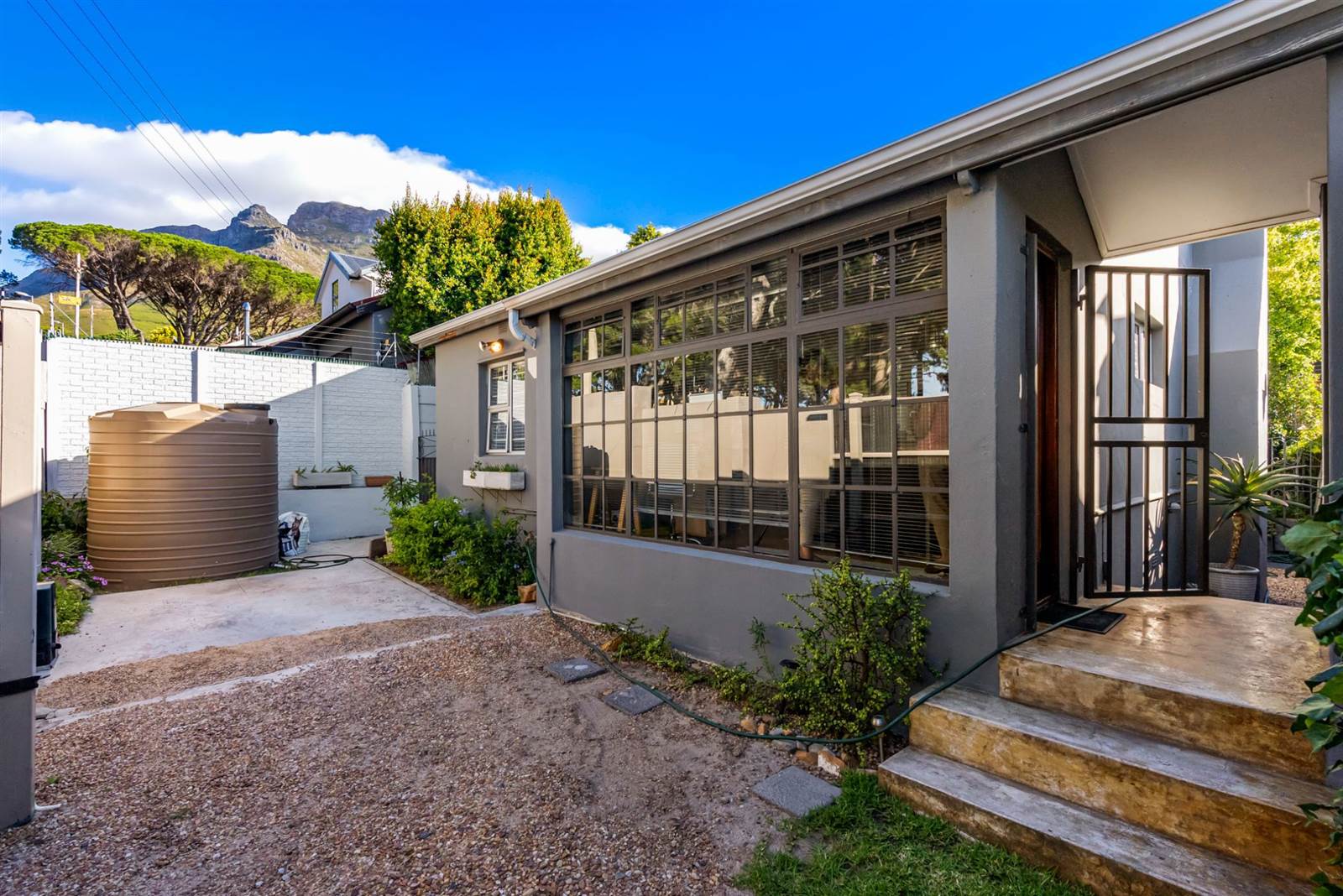 2 Bed House in Vredehoek photo number 3
