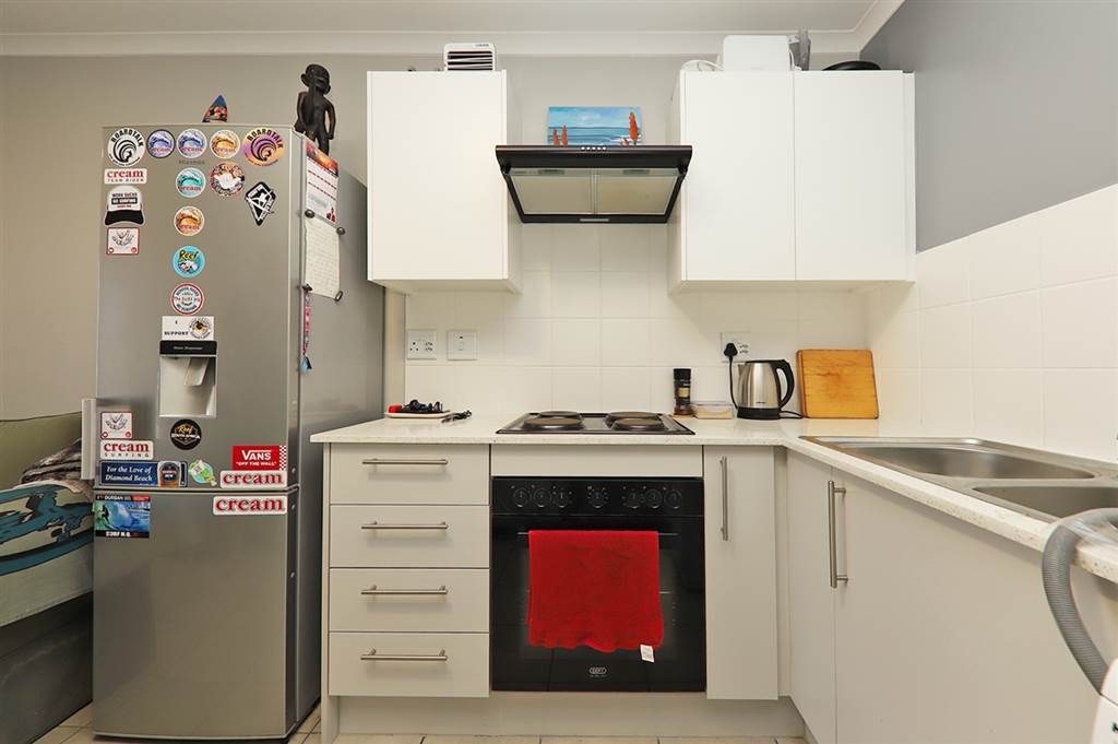 1 Bed Apartment in Parklands photo number 6
