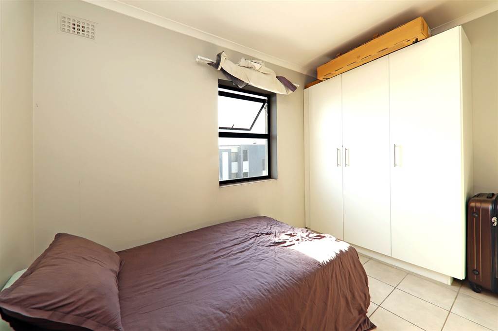1 Bed Apartment in Parklands photo number 11